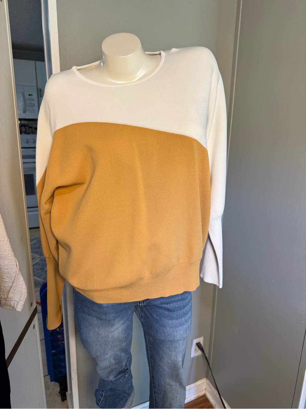 Aleeza ParisWomen’s Two-Tone Crewneck knit top - Cream & Butter